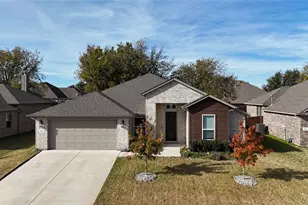 440 Brinkley Dr, Saginaw, TX 76179 - Photo 2