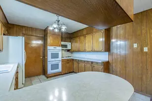 615 E Jacinto St, Groesbeck, TX 76642 - Photo 4