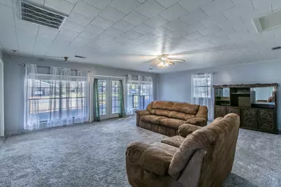 615 E Jacinto Street, Groesbeck, TX 76642 - Photo 2