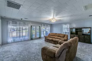 615 E Jacinto St, Groesbeck, TX 76642 - Photo 2