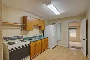 415 Turner St, Cleburne, TX 76033 - Photo 6