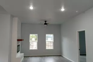 2213 Beverly Dr, Granbury, TX 76048 - Photo 4