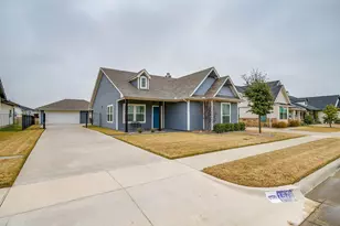 1576 Lizzie Ln, Burleson, TX 76028 - Photo 2