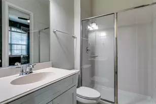 515 W Royal Ln, Irving, TX 75039 - Photo 4