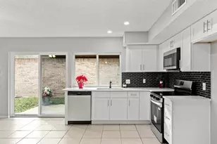 2302 Placid Dr, Carrollton, TX 75007 - Photo 10