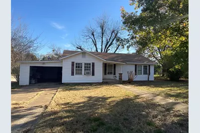 215 N Ave O, Clifton, TX 76634 - Photo 1