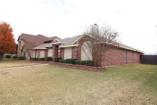 2202 Lone Pecan Dr, Garland, TX 75040 - Photo 2