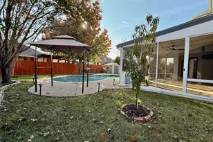 208 Oxford Dr, Roanoke, TX 76262 - Photo 20