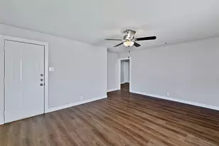 907 Main St, Ennis, TX 75119 - Photo 8