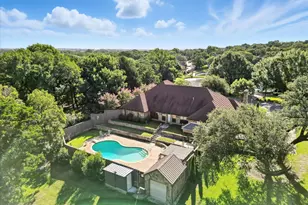 2202 Lakeforest Dr, Weatherford, TX 76087 - Photo 2