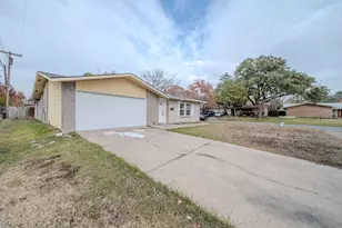 3345 High Lark Dr, Dallas, TX 75234 - Photo 2