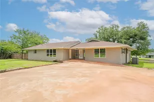 812 E 1st, Hughes Springs, TX 75656 - Photo 8