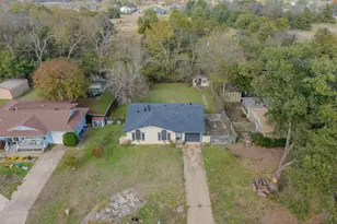 203 Leighton Dr, Terrell, TX 75160 - Photo 2