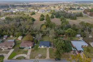 203 Leighton Dr, Terrell, TX 75160 - Photo 4