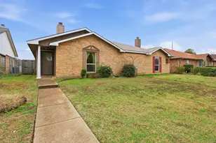 321 Gregory Ln, Grand Prairie, TX 75052 - Photo 2