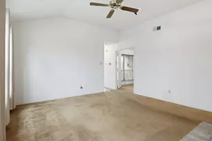 321 Gregory Ln, Grand Prairie, TX 75052 - Photo 8