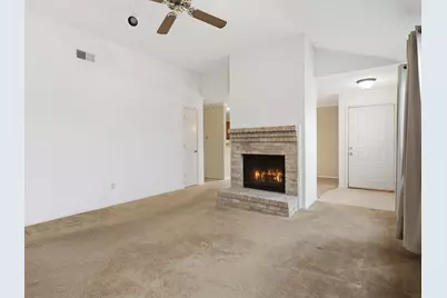 321 Gregory Lane, Grand Prairie, TX 75052 - Photo 4