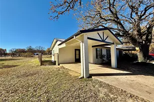 2112 Tanglewood St, Weatherford, TX 76085 - Photo 2