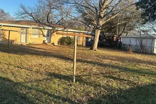 1913 Hilltop Dr, Garland, TX 75042 - Photo 10