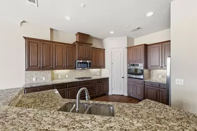 563 Rockingham Drive, Irving, TX 75063 - Photo 22