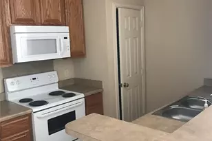 213 S Magnolia St, Aubrey, TX 76227 - Photo 2