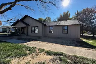 415 W Walnut St, Whitewright, TX 75491 - Photo 1