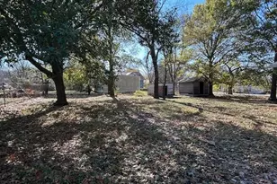 415 W Walnut St, Whitewright, TX 75491 - Photo 36