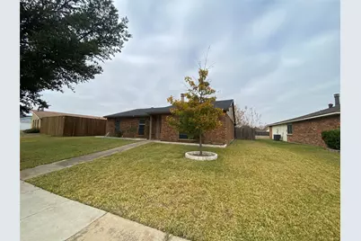 2018 Clark Trail, Grand Prairie, TX 75052 - Photo 2