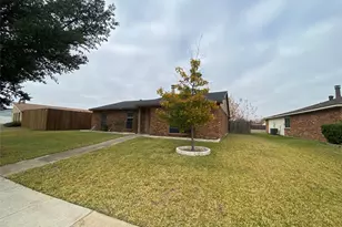 2018 Clark Trail, Grand Prairie, TX 75052 - Photo 2