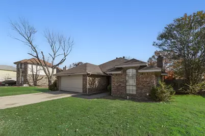 6423 Rising Meadow Drive, Arlington, TX 76018 - Photo 2