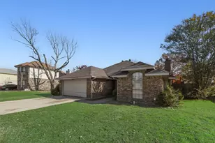 6423 Rising Meadow Dr, Arlington, TX 76018 - Photo 2