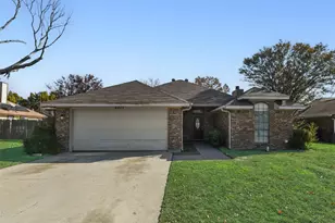 6423 Rising Meadow Dr, Arlington, TX 76018 - Photo 1