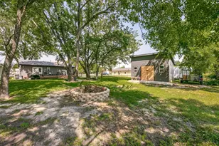 407 E Broad St, Forney, TX 75126 - Photo 4