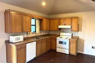 624 Johnathon Ct, Joshua, TX 76058 - Photo 6