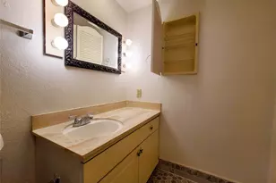 10248 Regal Oaks Dr, Dallas, TX 75230 - Photo 18