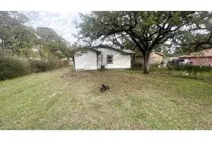 4518 Erath St, Fort Worth, TX 76119 - Photo 4