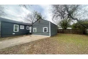 4853 Vinetta Dr, Fort Worth, TX 76119 - Photo 2
