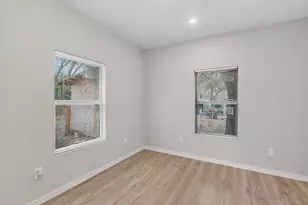 633 Ogden Ave, Cockrell Hill, TX 75211 - Photo 10