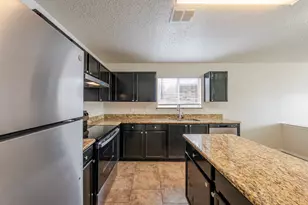 2454 Meadowgate Ln, Lancaster, TX 75134 - Photo 14