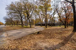 1908 Thousand Oaks Dr, Burleson, TX 76028 - Photo 4