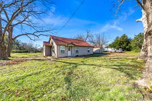 305 Gaskins St, Como, TX 75431 - Photo 2