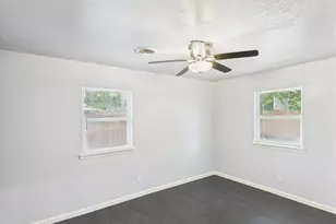 5601 Oak Grove Rd W, Fort Worth, TX 76134 - Photo 10