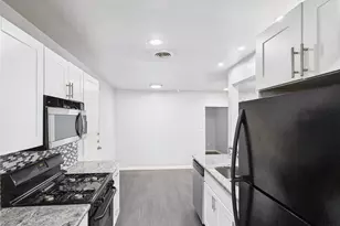 5601 Oak Grove Rd W, Fort Worth, TX 76134 - Photo 4