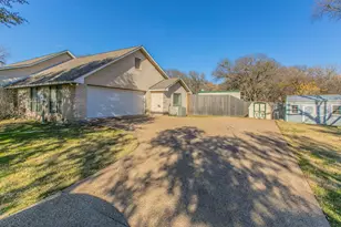100 Spring Oak St, Lacy Lakeview, TX 76705 - Photo 26
