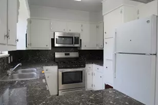 218 Virginia Dr, Lacy Lakeview, TX 76705 - Photo 6