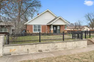 2703 Gladstone Dr, Dallas, TX 75211 - Photo 2