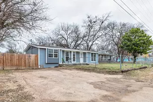 525 Pettit Dr, Newark, TX 76071 - Photo 2