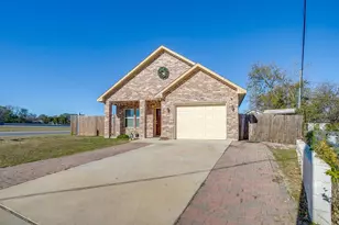 3901 Baylor St, Fort Worth, TX 76119 - Photo 6