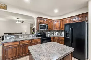 8505 Field Creek Ct, Fort Worth, TX 76134 - Photo 16