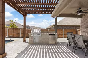 817 Crest Breeze Dr, Fort Worth, TX 76052 - Photo 32